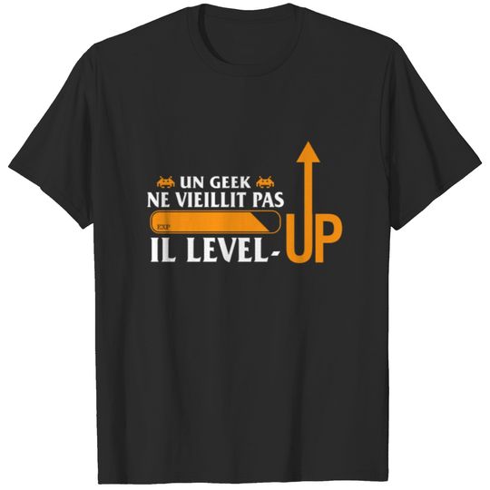 Un Geek Ne Vieillit Pas Il Level Up Tee shirt, T-shirt