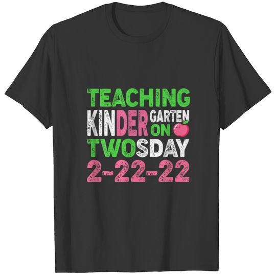Teaching Kindergarten On Twosday 2-22-2022 Fun Two T-shirt