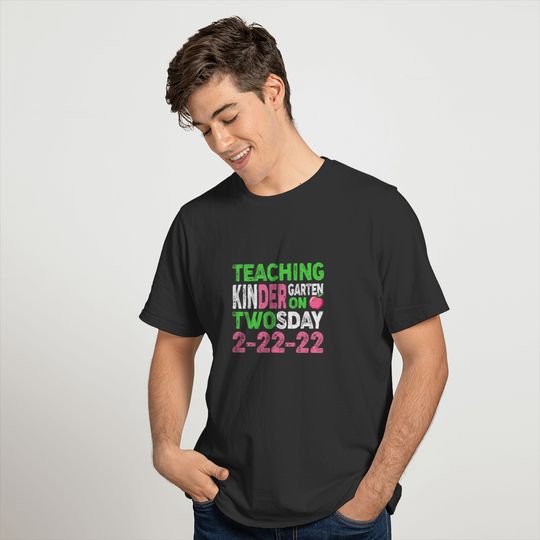 Teaching Kindergarten On Twosday 2-22-2022 Fun Two T-shirt
