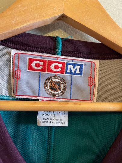 MIGHTY DUCKS / disney ducks / vintage NHL / warm up sweater