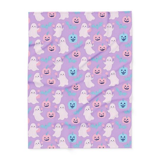 Whimsical Ghost Fleece Blanket: Halloween Decor Throw
