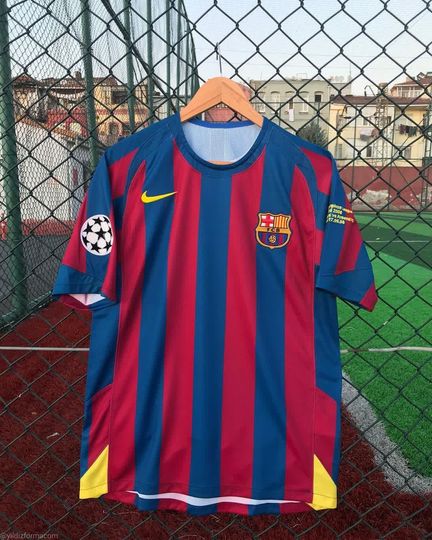 Barcelona retro Ronaldinho jersey