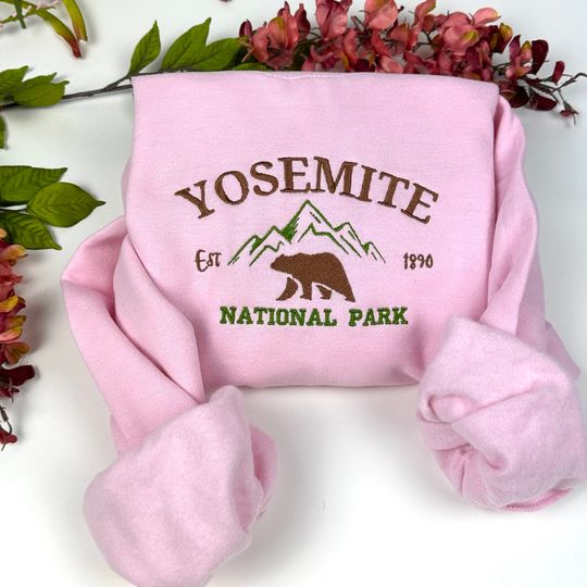 Yosemite National Park Embroidered Crewneck Sweatshirt