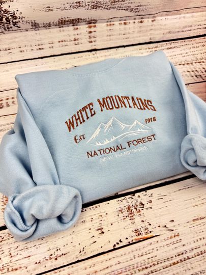 White Mountains Embroidered Crewneck Sweatshirt