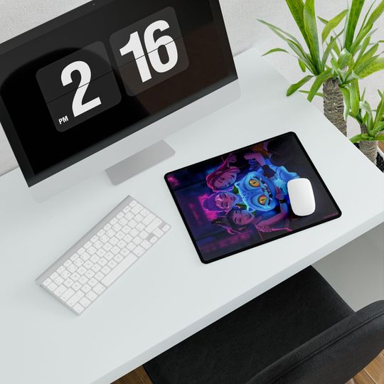 KPop Demon Hunters - HUNTRIX - Vibrant Desk Mat for Gamers, Gaming Desk Accessory, Decorative Office Mat, Fun Desk Decor