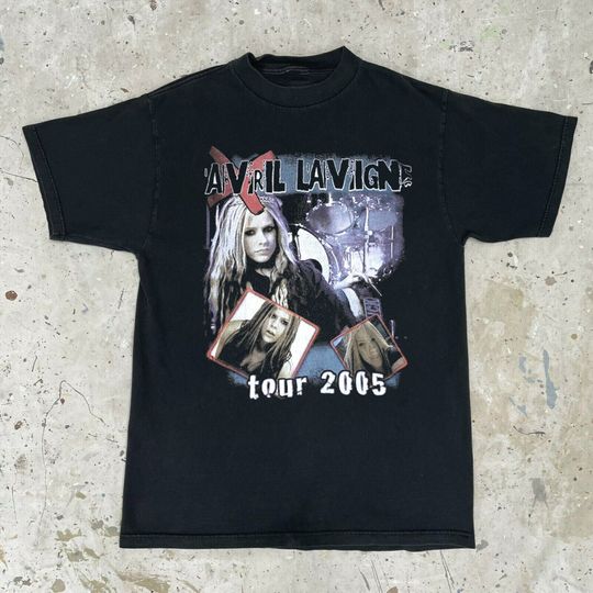 Avil Lavigne T-Shirt, Vintage Graphic AVRIL LAVIGNE Tour T-Shirt