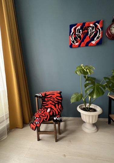 Orange Tiger Rug: Fluffy Hand-Tufted Acrylic Rug