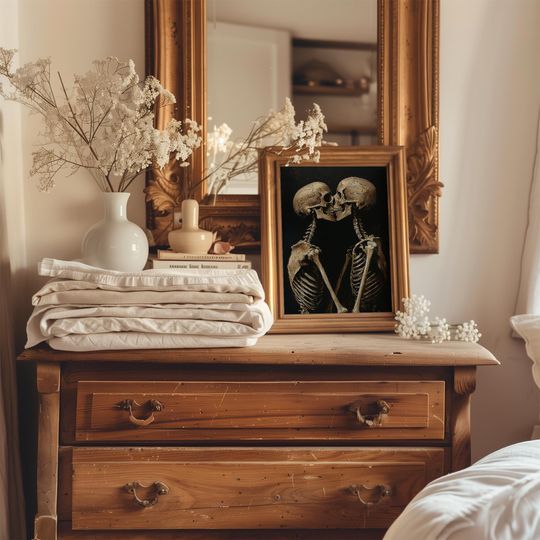 Vintage Skeleton Couple Kissing Painting, Spooky Halloween Print, Dark Academia Valentine Printable Wall Art