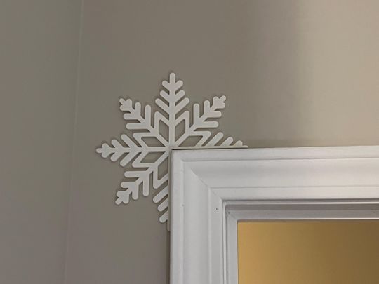 Winter Frost Snowflake Corner Decor