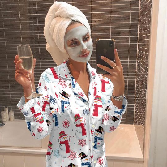 Cute Snowman and Snowflakes Christmas Pajama Set Women, Christmas Doodles Pajamas Set,Christmas Vibes Pjs Set for Women,Holiday Gift for Her