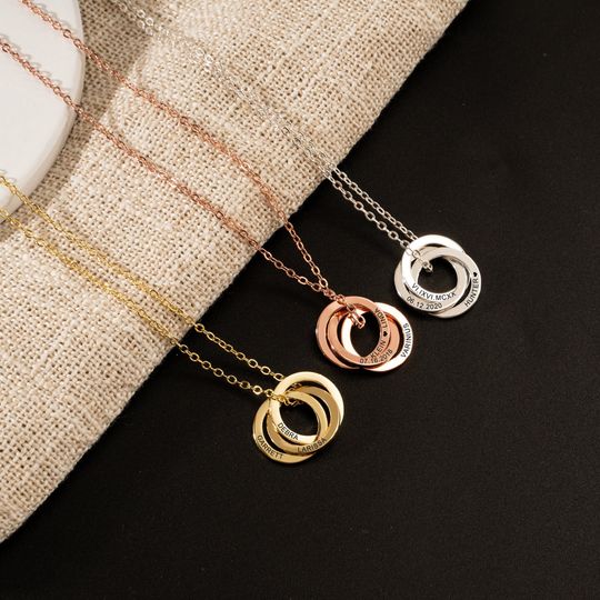 Personalized Interlocking Circle Necklace with Family Name, Kids Name, and Multiple Linked Rings, Jewelry for Mom and Grandma