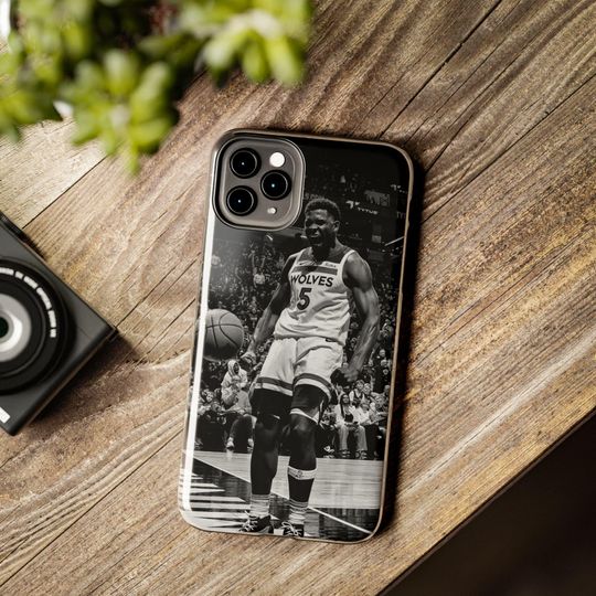 Basketball Player Phone Case | Dynamic Monochrome Court Action (iPhone)