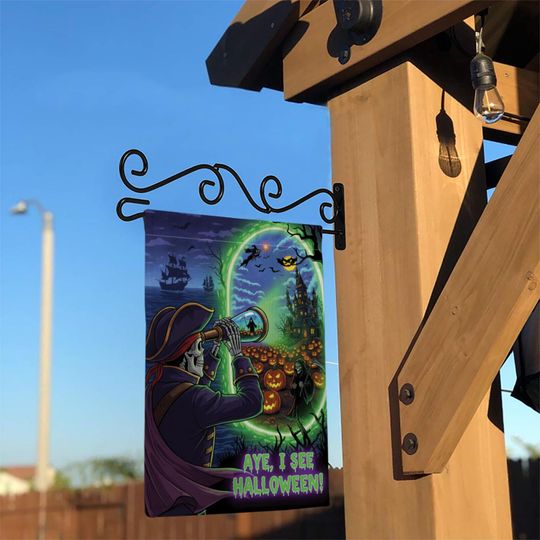 Pirate Skeleton Halloween Garden Flag: Spooky Nautical Decor