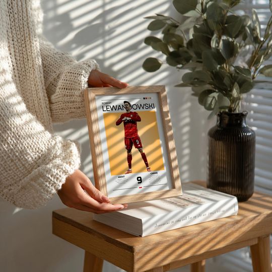 Robert Lewandowski Retro Poster: Bayern Munich Wall Art