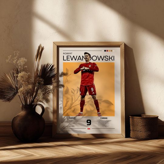 Robert Lewandowski Retro Poster: Bayern Munich Wall Art
