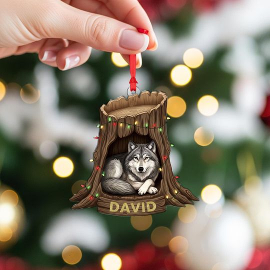 Personalized Wolf Ornament: Eco-Friendly Wildlife Lover Gift