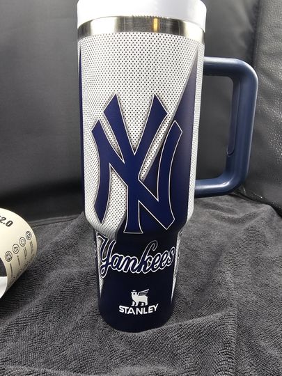 Yankees Quencher H2.0 Flowstate 40oz Tumbler