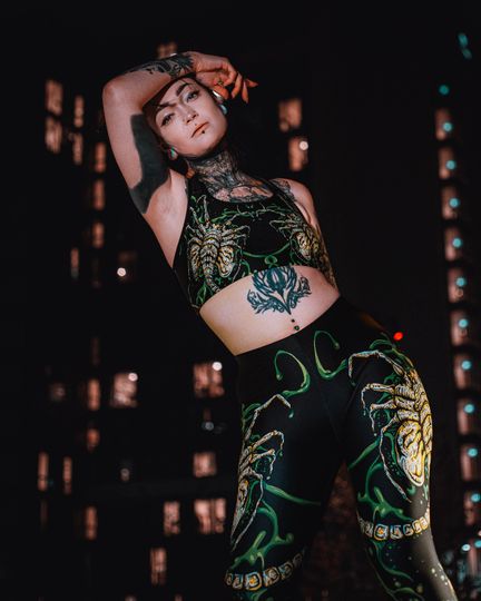 Facehugger Aliens Sports bra