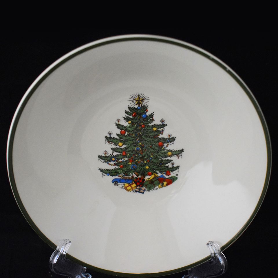 A pair of Classic 1980s Cuthbertson Christmas Tree Bowls