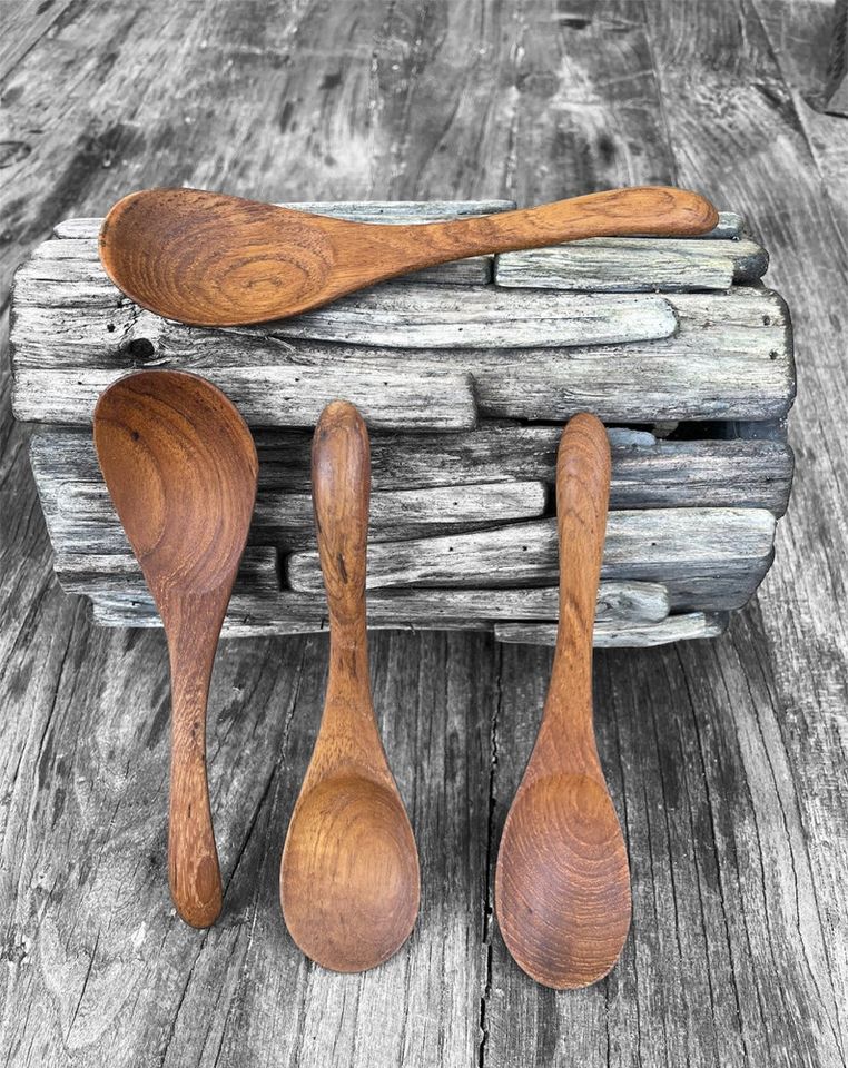 Wooden spoon, handcrafted in teak. “Medium Bella”