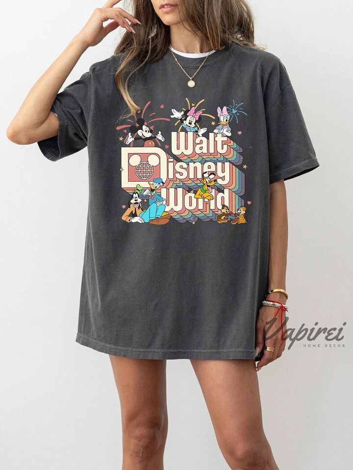 Vintage Retro Disney World  Mickey Minnie Chip Dale Pooh T-shirt