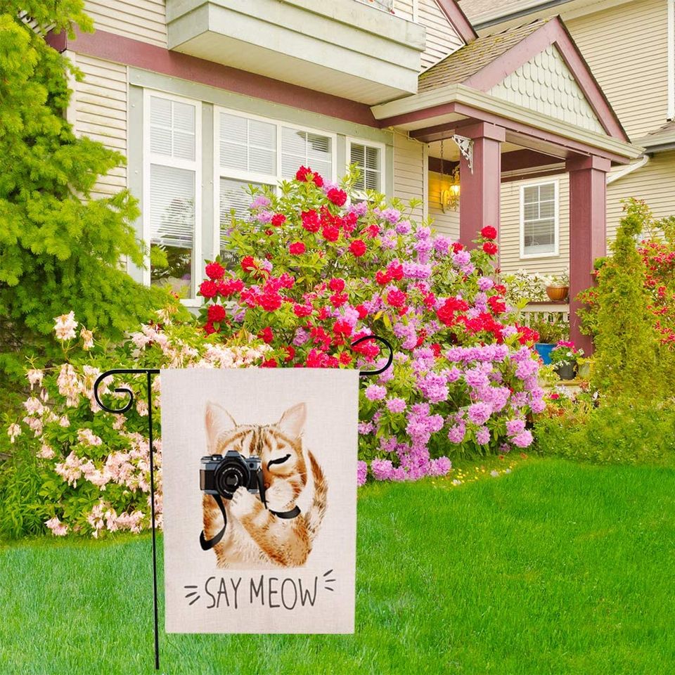 Welcome Cat Garden Flag Meow Slogan with Cartoon Cute Cat Holding Camera