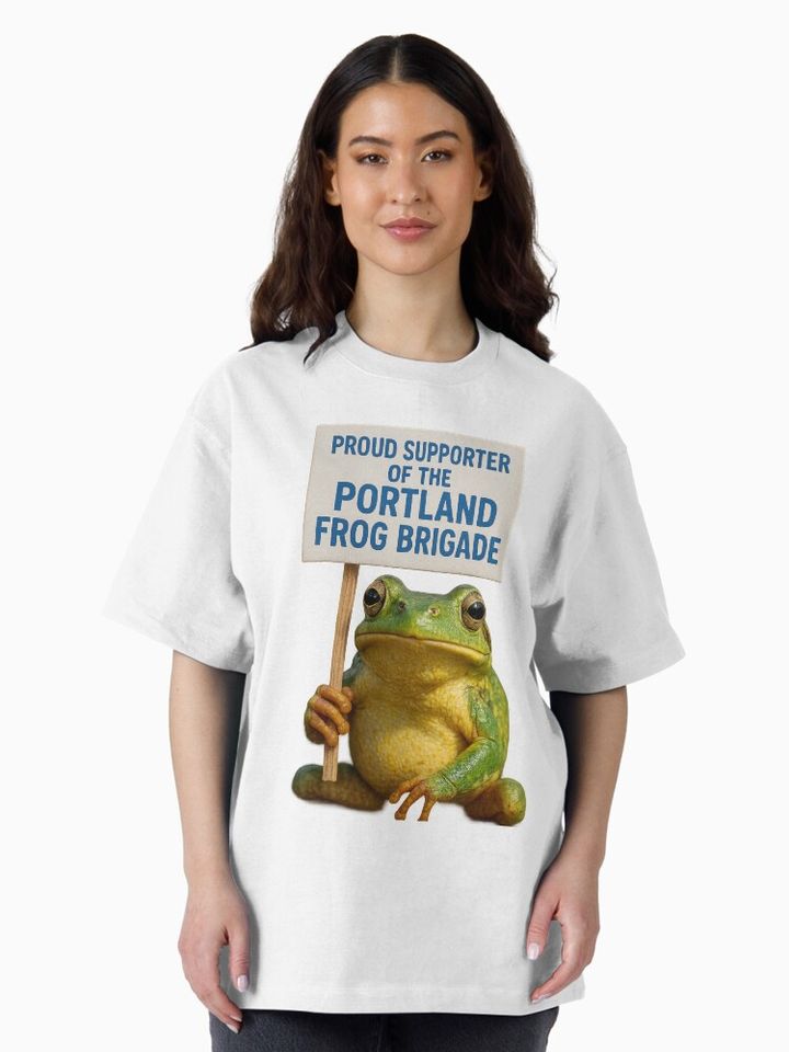 Frog Brigade supporter Oversized T-Shirt