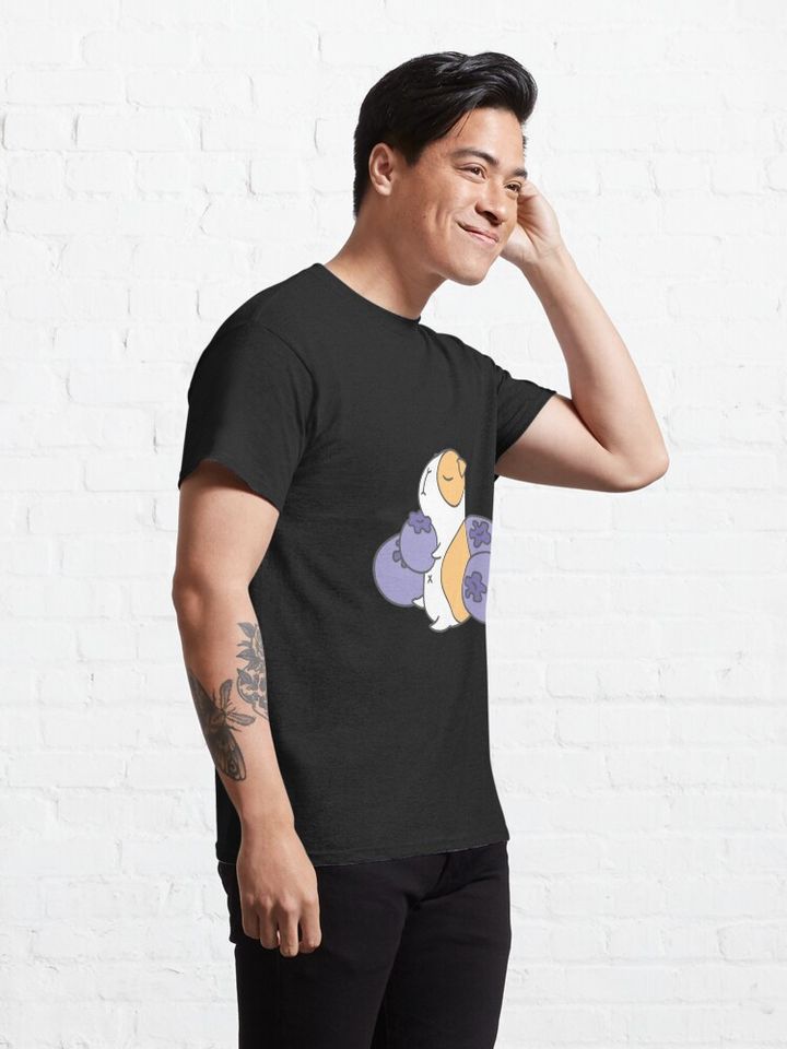 Guinea Pig and Blueberry  T-Shirt