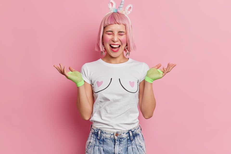 Girl wearing Easter graphic tee - Easter outfit colors