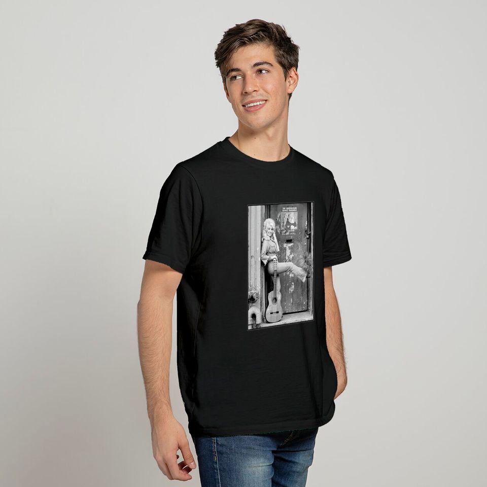 Dolly Parton Black & White Guitar Photo Essential T-Shirt