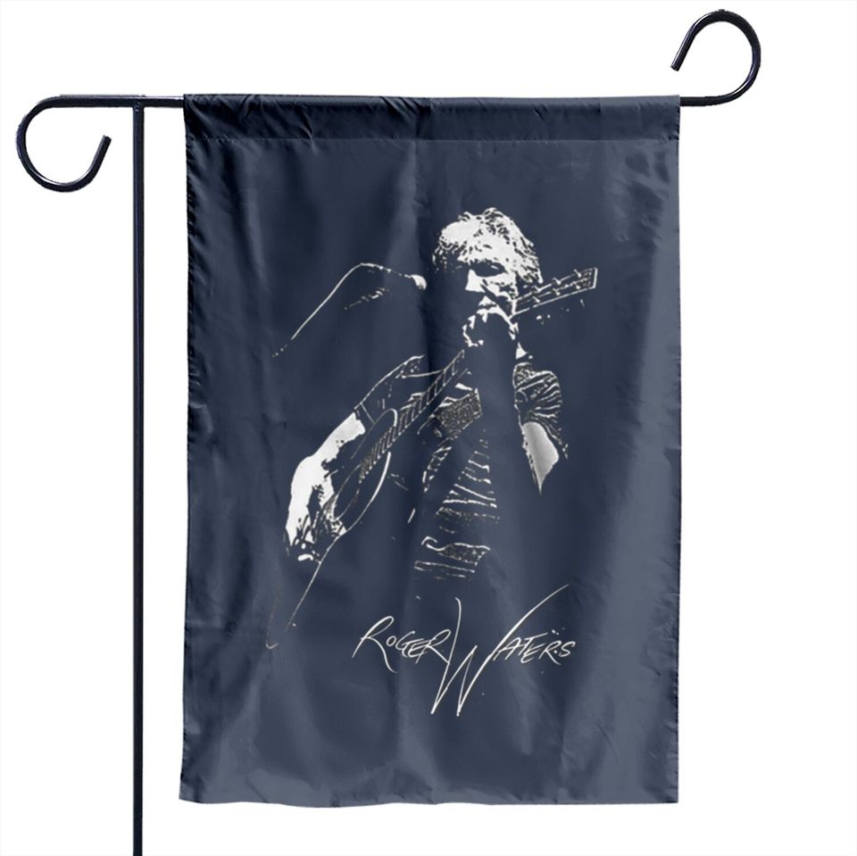 ROGER W. Exclusive - Roger Waters - Garden Flags