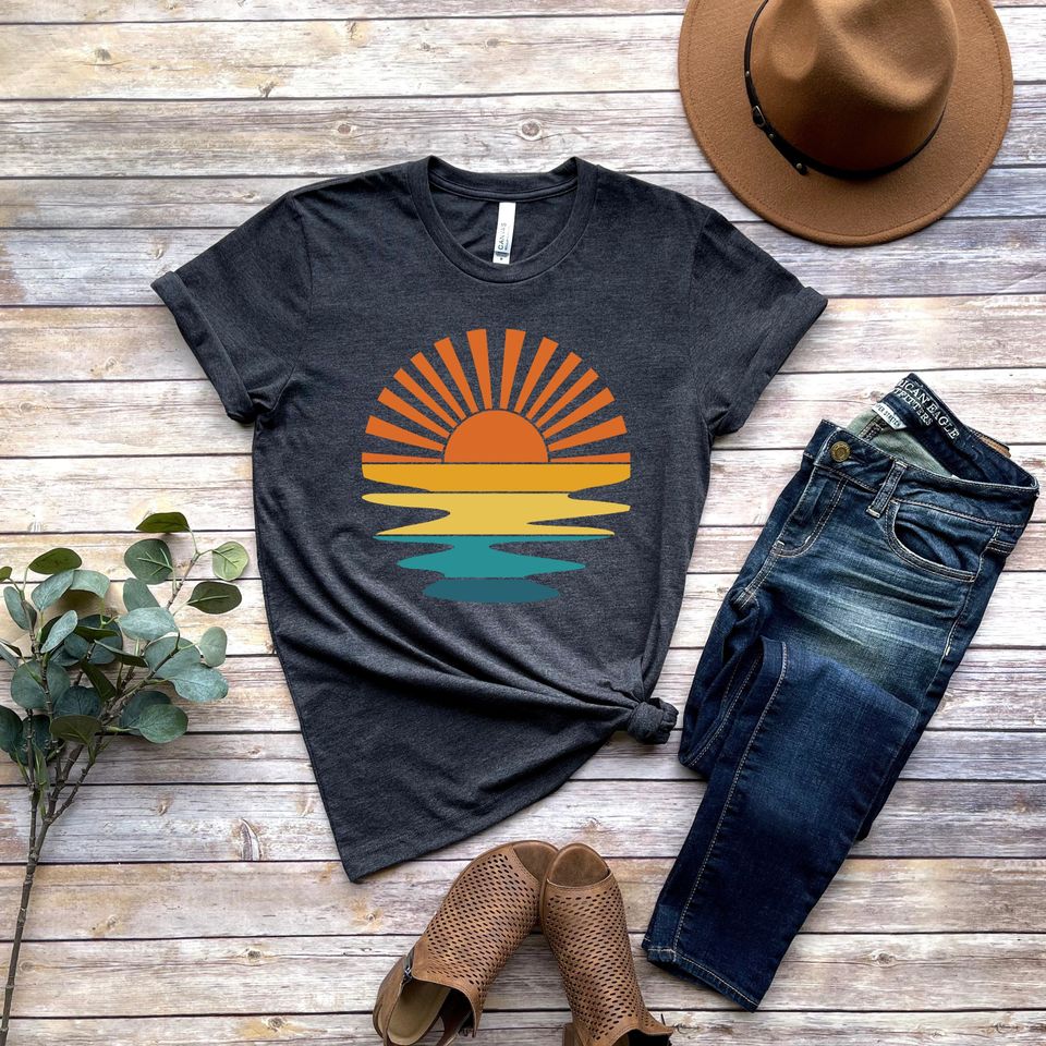 Retro Sunset Rays Wavy Shirt, Sun Shirt, Retro Sunshine Shirt, Sun Rays Tee, Beachy Vibes Tee, Retro Summer Time , Sunset Tshirt