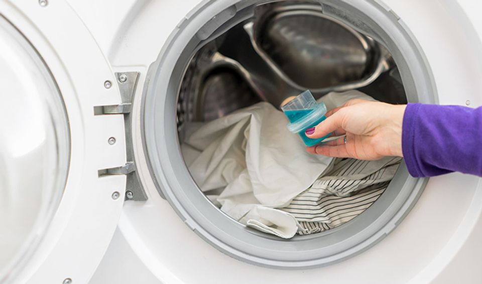 Guide on machine washing graphic tees without cracking