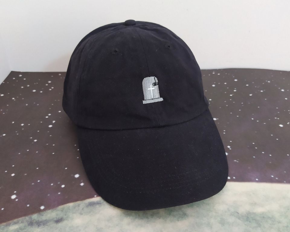 Grave with spider | Machine embroidery | Adjustable baseball cap