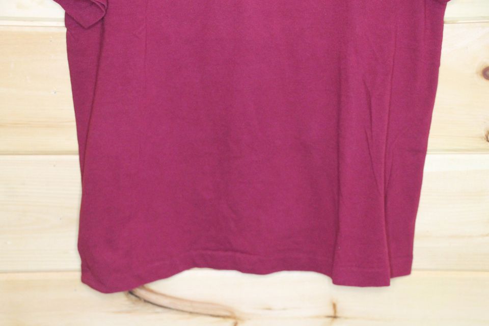 Vintage Loon On Lake Maroon Nature Outdoors Wildlife T-Shirt