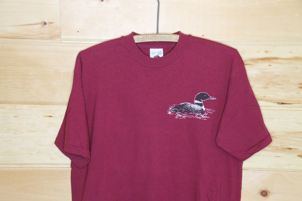 Vintage Loon On Lake Maroon Nature Outdoors Wildlife T-Shirt