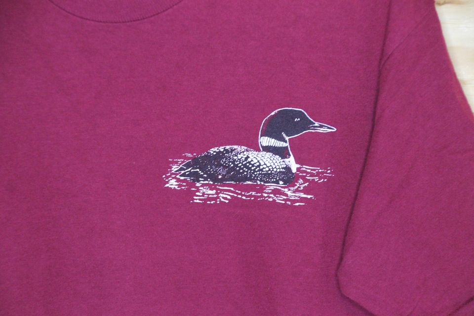 Vintage Loon On Lake Maroon Nature Outdoors Wildlife T-Shirt