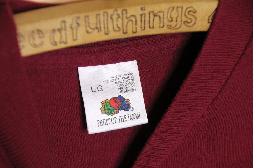 Vintage Loon On Lake Maroon Nature Outdoors Wildlife T-Shirt