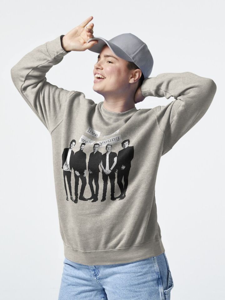 Live while we're young - One Direction Lyrics!! Pullover Sweatshirt