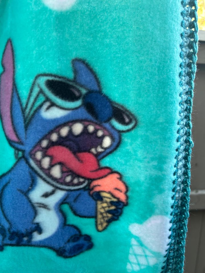 Stitch Is Back in this Fun Fleece Blanket Crochet Edging