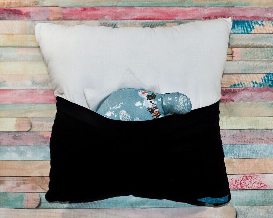Nerdipillows Reading Snowman Pocket Pillow