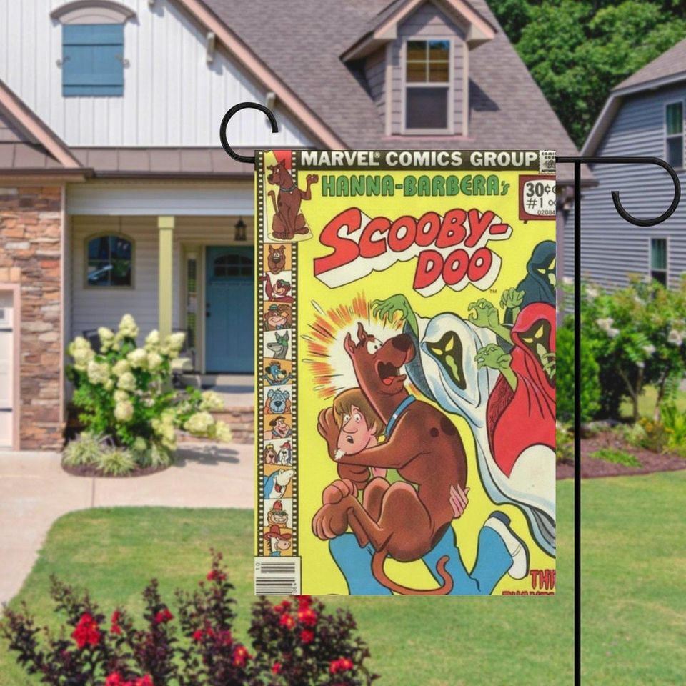 Scooby-Doo Halloween Garden Flag - Vintage Comic Book Design, Spooky Retro Decor