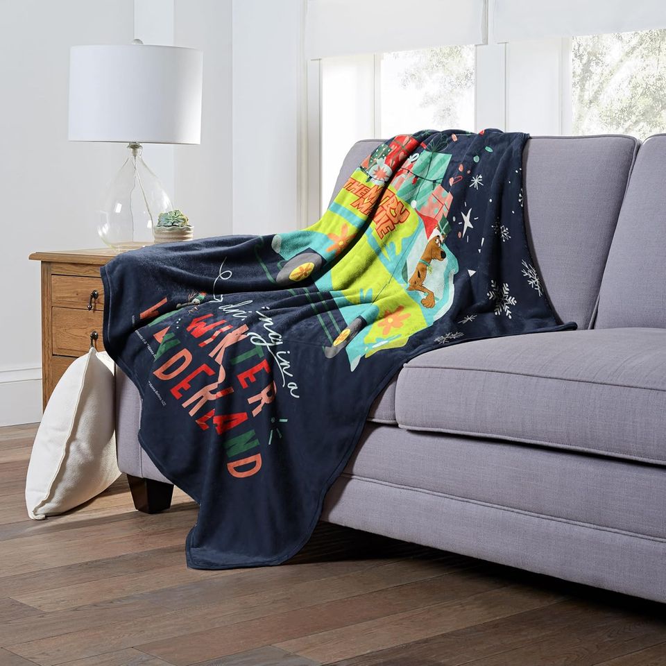 Northwest Scooby Doo Silk Touch Throw Blanket, 50" x 60", Driving in a Winter Wonderland