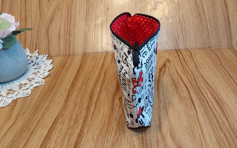 Disney Minnie mouse print makeup bag, reusable bag