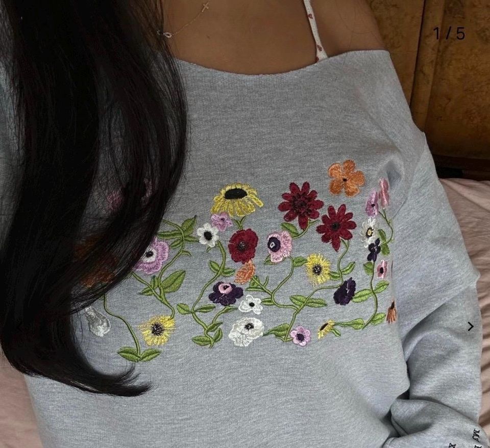 Eras tour surprise song Brown Coquette flowers sweatshirt flower crewneck sweatshirt sweater Off the shoulder crewneck sweater surprise song