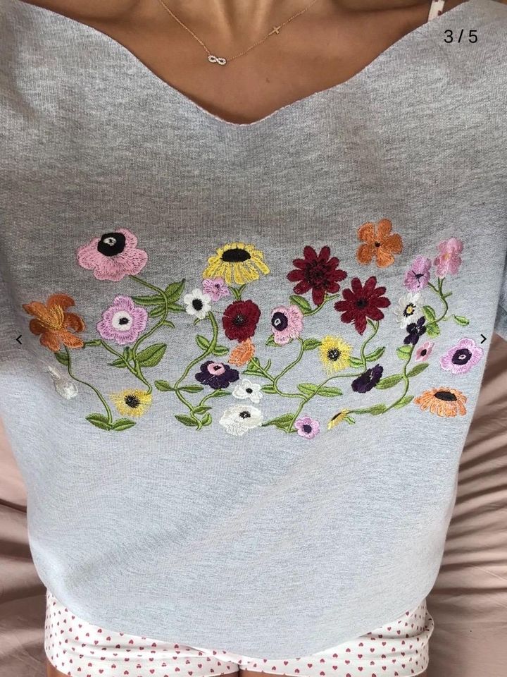 Eras tour surprise song Brown Coquette flowers sweatshirt flower crewneck sweatshirt sweater Off the shoulder crewneck sweater surprise song