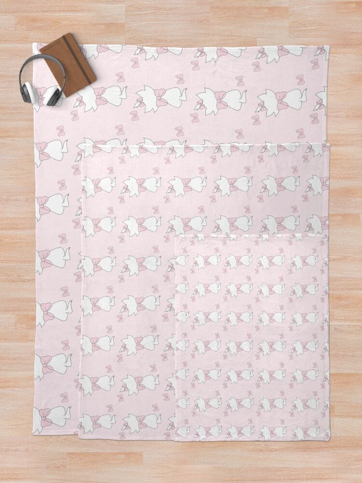 Marie Aristocats Pattern Throw Blanket