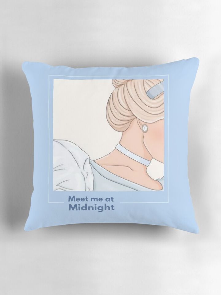 Cinde Meet me at midnight Pillow