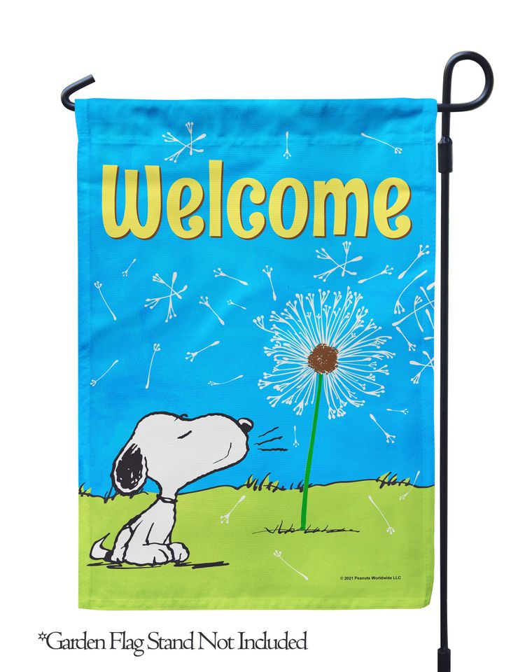 PEANUTS, PEANUTS Blowing Dandelions Garden Flag