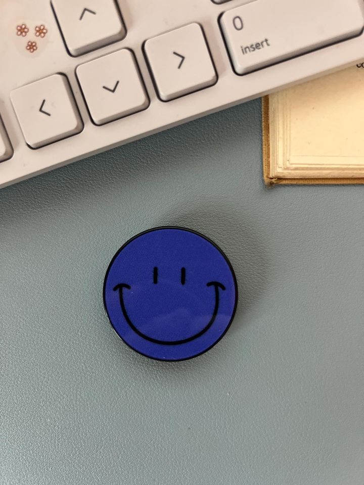 Cute Smiley Face Circle Phone Grip Universal Smartphone Stand & Mount